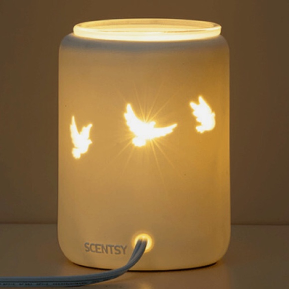 Scentsy Amazing Grace wax warmer New in Box - Picture 2 of 8